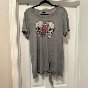 NWT- Torrid Size 1 tunic length, tie accented bottom shirt